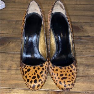 Leopard print pumps